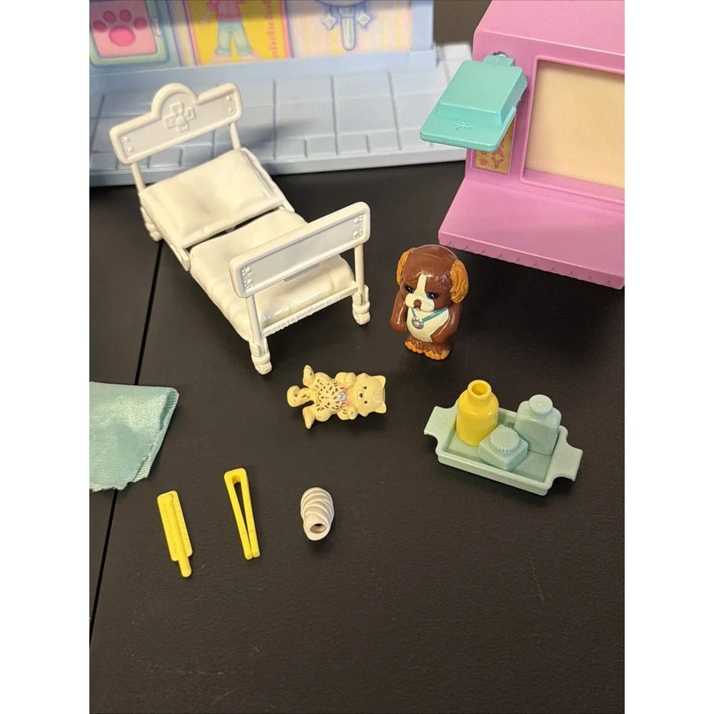 Vintage 1993 Kenner Littlest Pet Shop Care Center Vet Hospital LPS VTG Set Lot